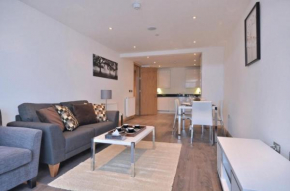 Large 2 Bedroom Apartment London Canary Wharf with great Transport Links